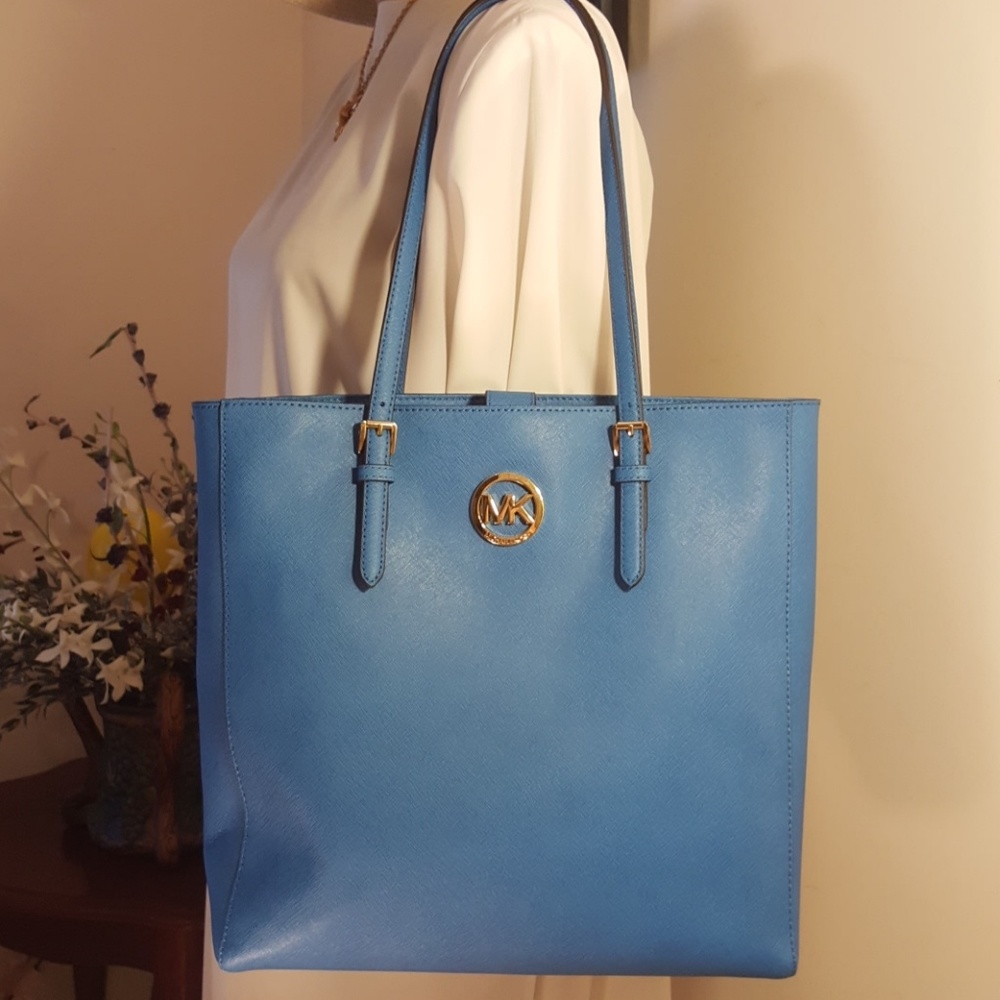 Michael Kors XL Tote Bag. - Picture 3 of 8
